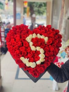 100 Fresh Roses in Big Heart Shape – Premium Floral Surprise in Islamabad