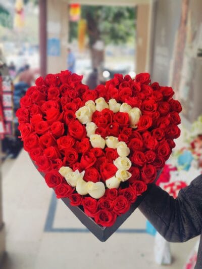 100 Fresh Roses in Big Heart Shape – Premium Floral Surprise in Islamabad