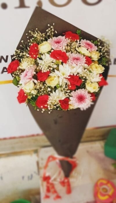 Crazy Red & White Rose Bouquet – Bold Contrast, Beautiful Love Emotions